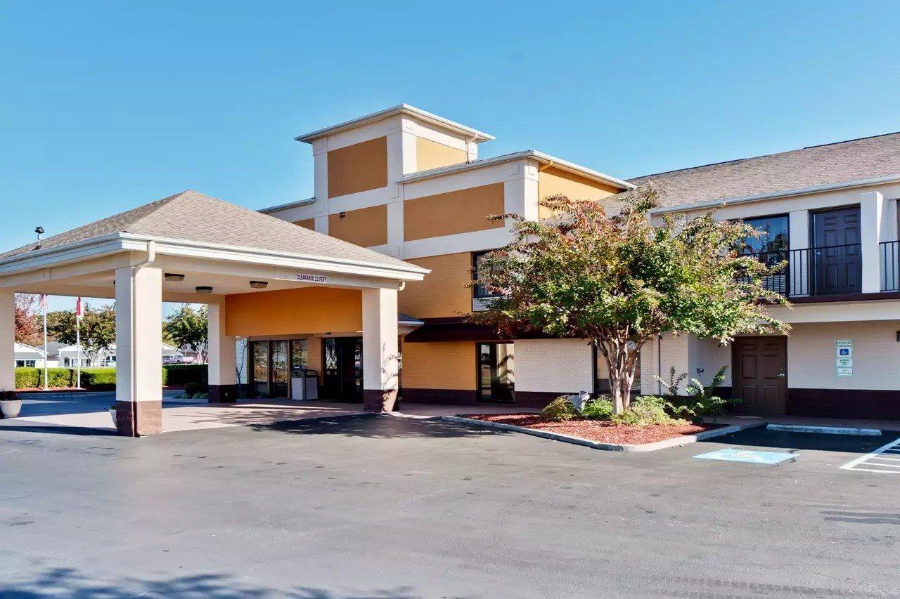 Quality Inn & Suites Matthews - Charlotte Exterior photo
